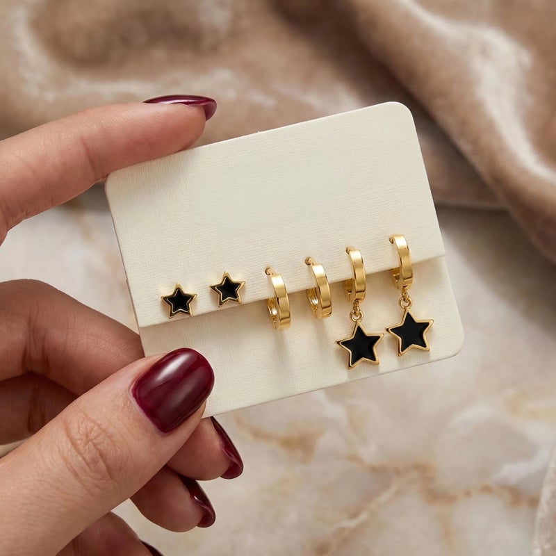 طقم ٣ أزواج حلقان نجوم أسود وذهبي ساحر يضم: حلقات سادة، وحلقات متدلية بنجوم أنيقة. من الستانلس ستيل المقاوم للصدأ. تمنح أذنيكِ بريقاً يشبه النجوم. - Image 4